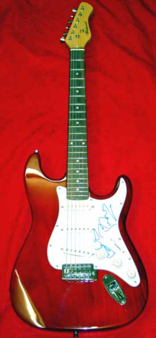 QUEEN/SIGNED ELECTRIC GUITAR/COA
