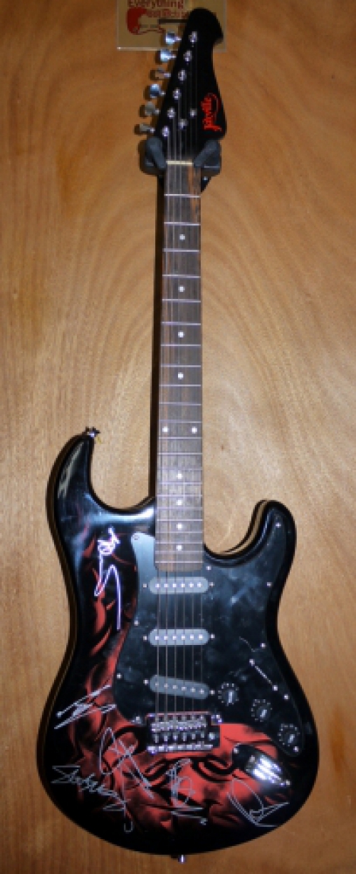 IRON MAIDEN/SIGNED ELECTRIC GUITAR/COA