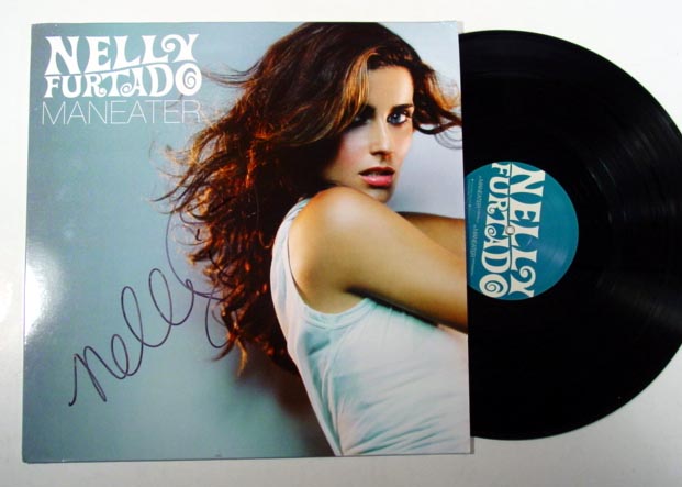 NELLY FURTADO/MANEATER/SIGNED 12