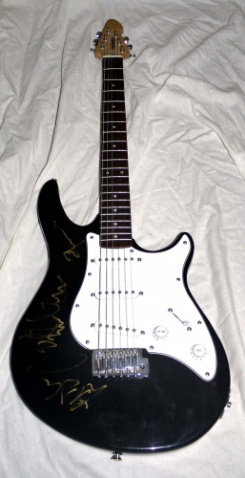 THE WHO/SIGNED ELECTRIC GUITAR/COA