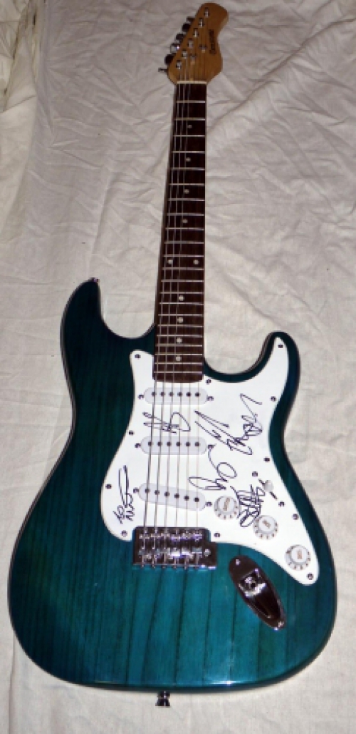 IRON MAIDEN/SIGNED ELECTRIC GUITARS/COA