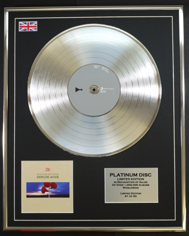 Платиновый диск. Диск в рамке. Платиновый диск сколько. Платиновая пластинка. Платиновая пластинка эминема.