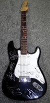 THE WANTED/SIGNED ELECTRIC GUITAR/COA